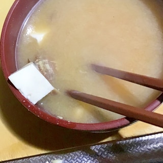 アサリと豆腐の酒粕入り味噌汁。
